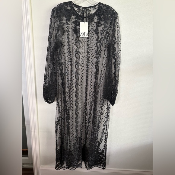 Elegant Black Lace Dress - Picture 5 of 5